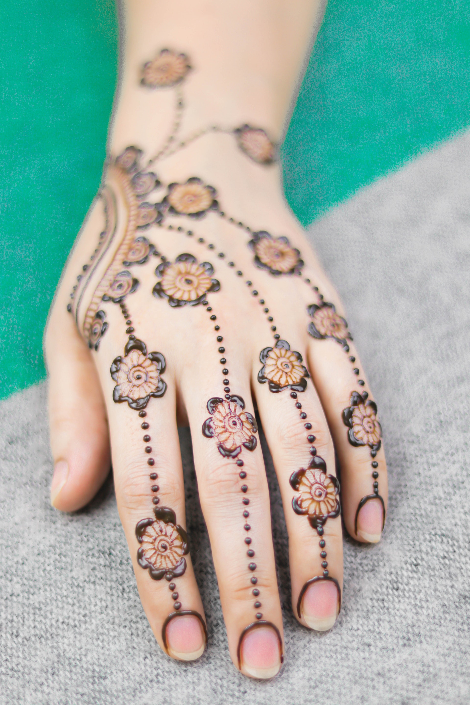 Back Hand Mehndi Design