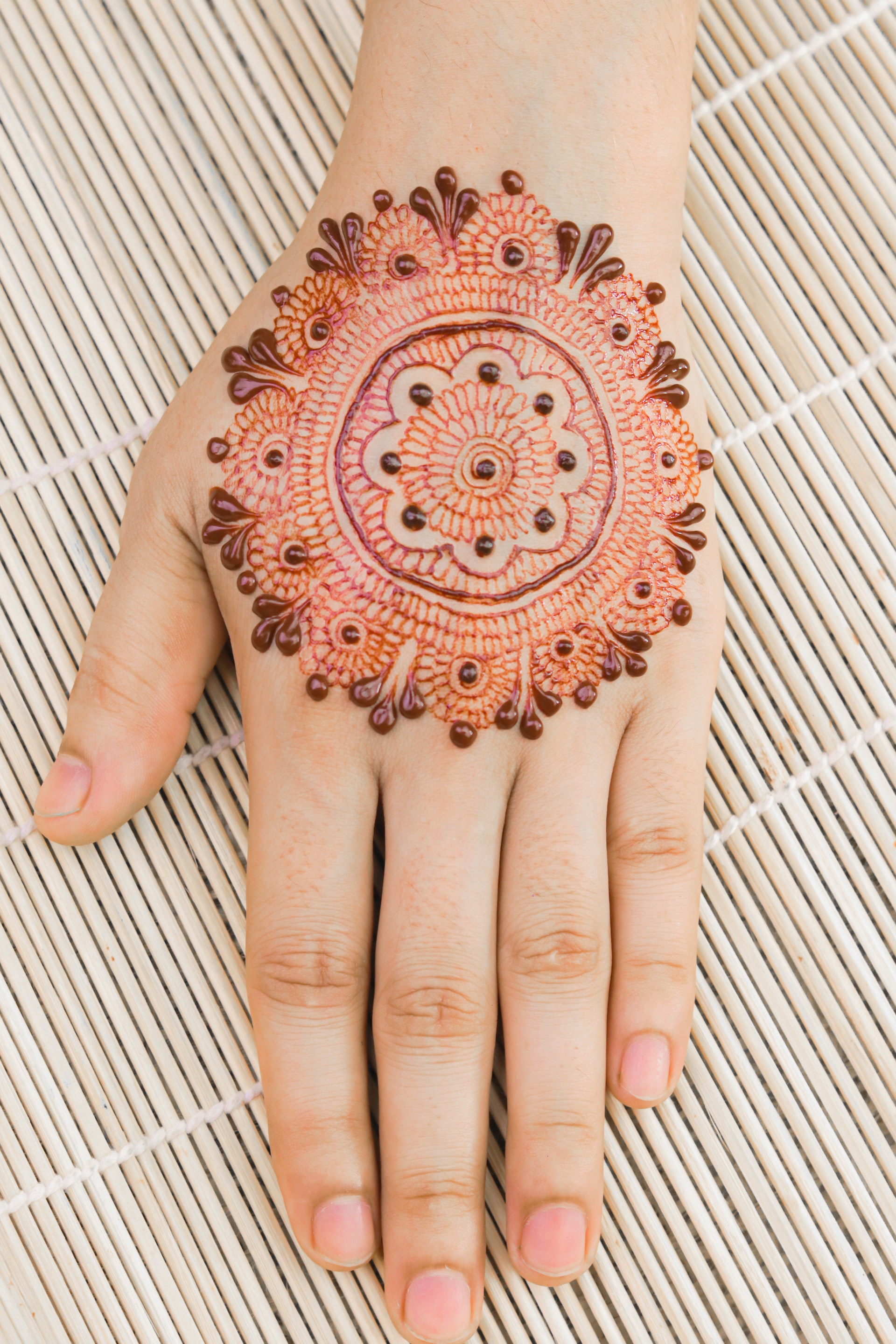 Simple Back Hand Mehndi Design