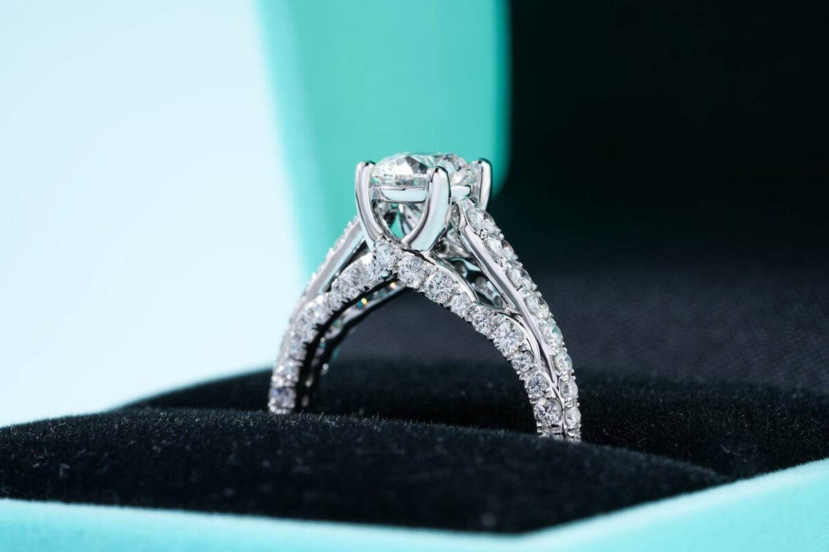 How to Find the Best Diamond Deals Online